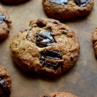 chocolate chunk cookies (vegan, gf)